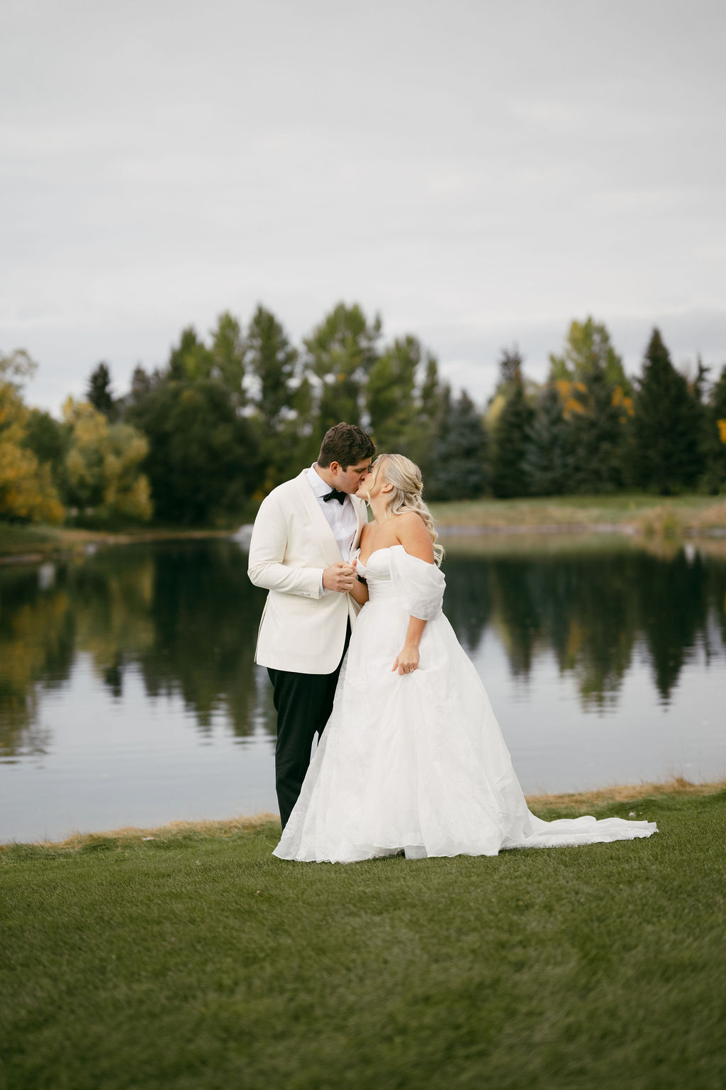 newlyweds infront of lake